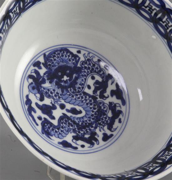 A Chinese blue and white bowl, Yongzheng period, diameter 17.2cm